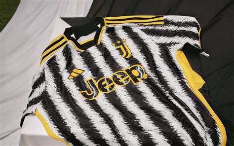 Bestel Juventus shirts en tenues online .